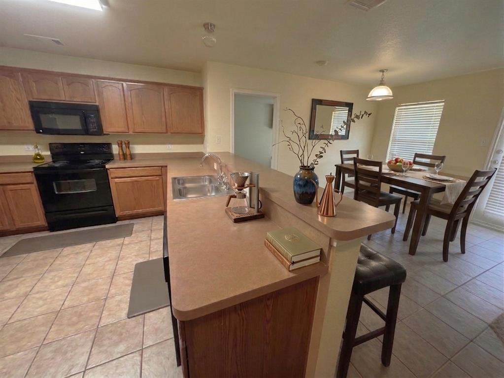 2006 Times Road Heartland, TX 75126 - Photo 8 of 17 Kitchen-all photos virtually staged