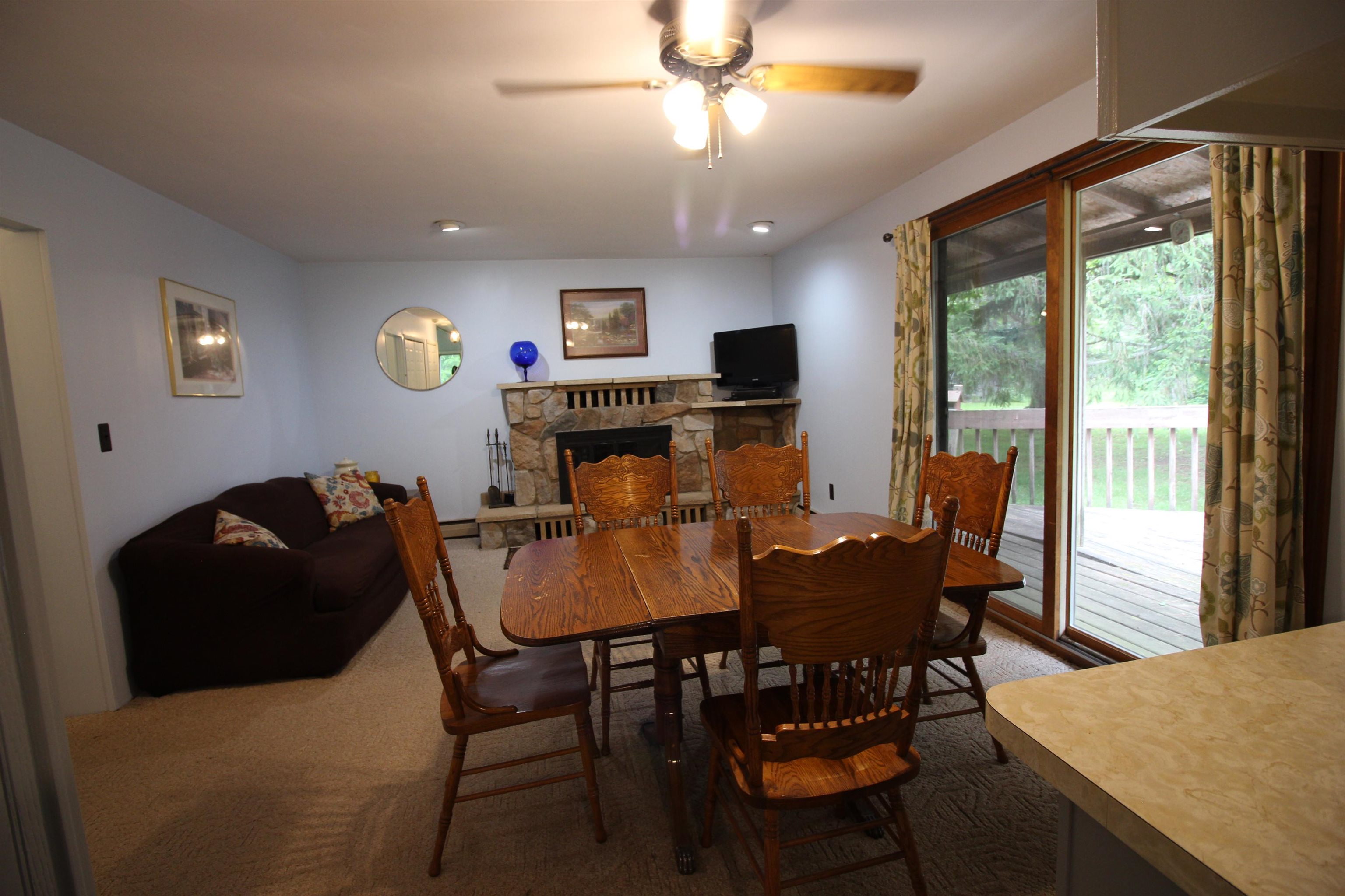 10190 Jeddo Road Avoca, MI 48006 - Photo 38 of 68 eating space in Kitchen