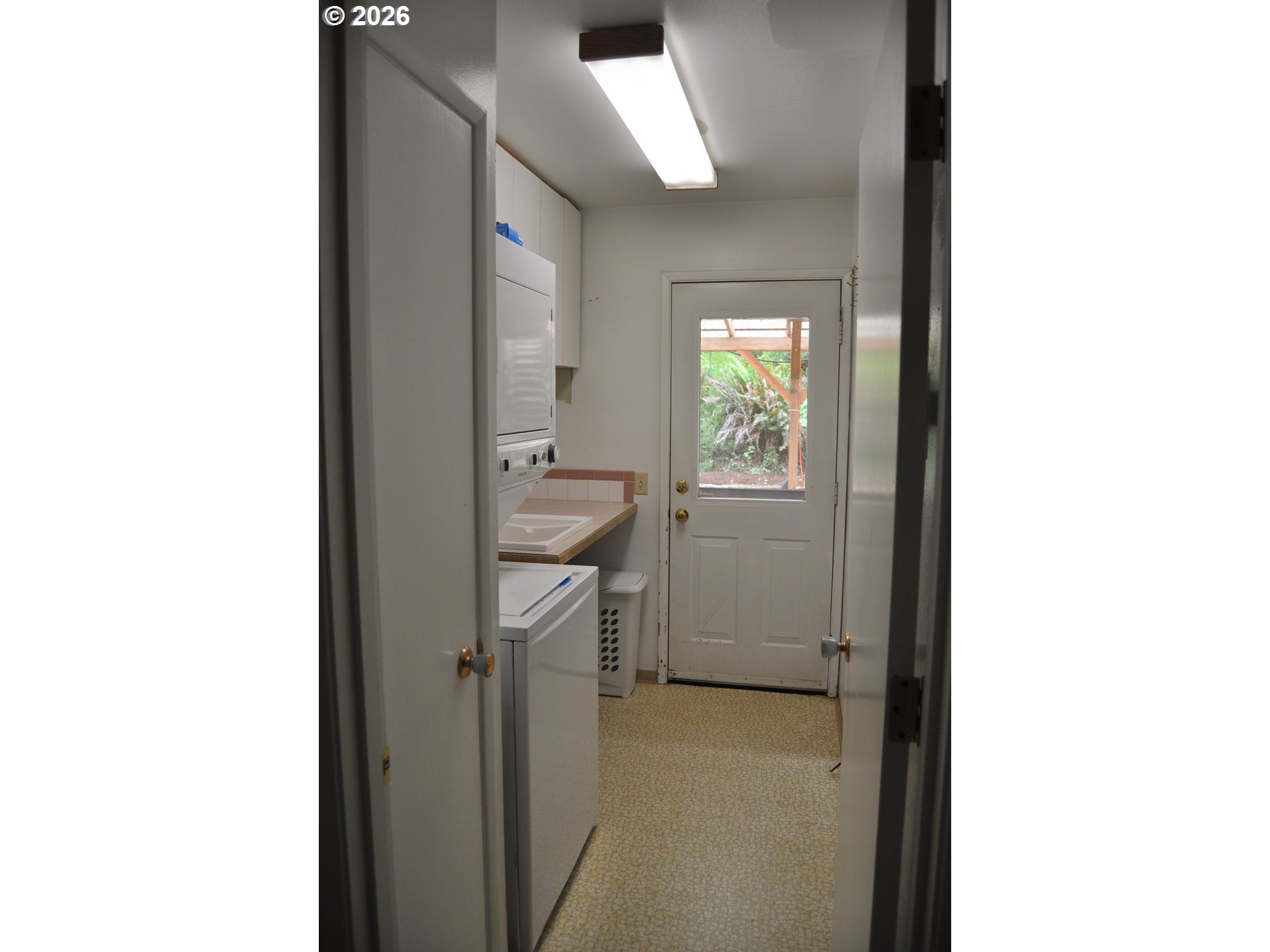 23776 Warthen Road Elmira, OR 97437 - Photo 16 of 34 Laundry