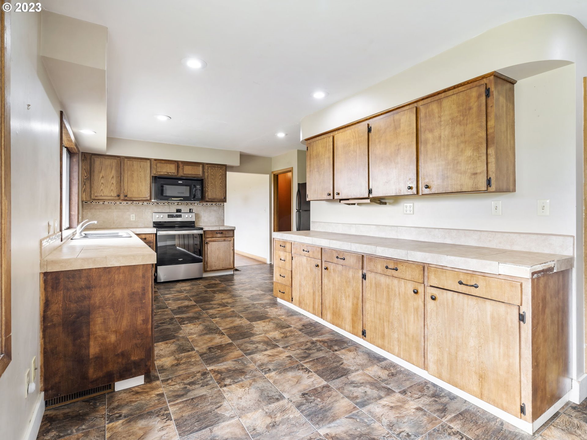 26601 Southwest Stafford Road Wilsonville, OR 97070 - Photo 11 of 47 Kitchen