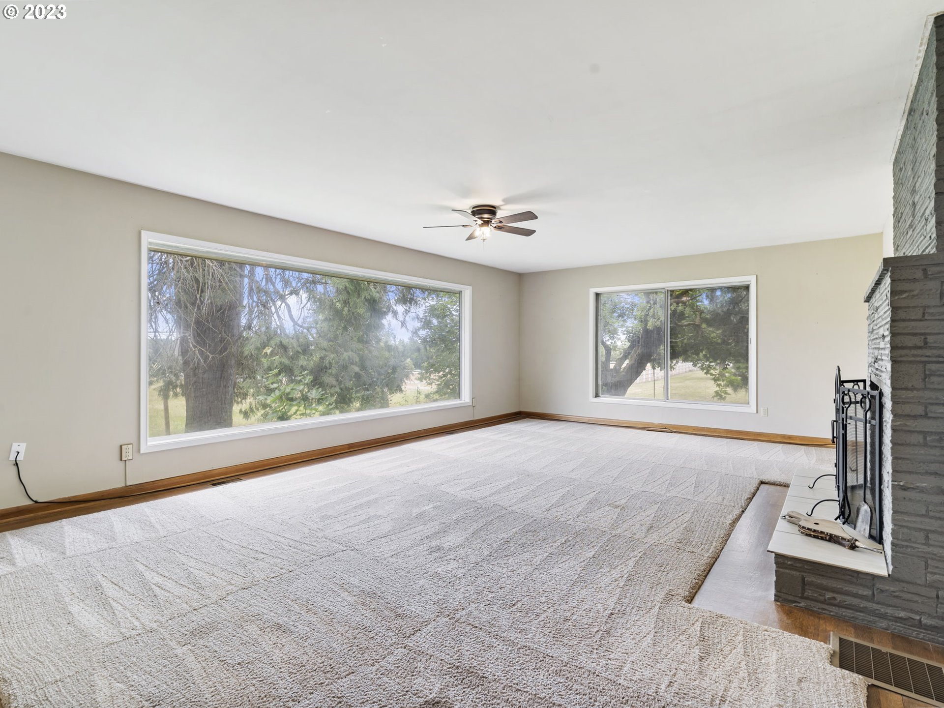 26601 Southwest Stafford Road Wilsonville, OR 97070 - Photo 4 of 47 Living Room