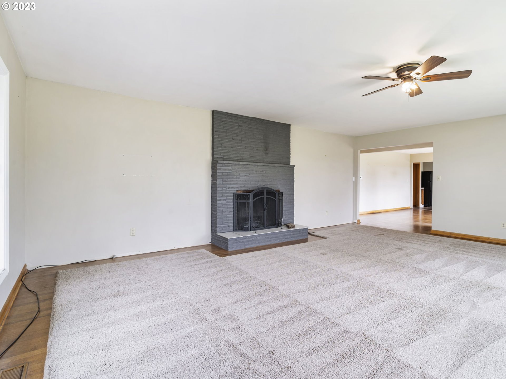 26601 Southwest Stafford Road Wilsonville, OR 97070 - Photo 5 of 47 Living Room