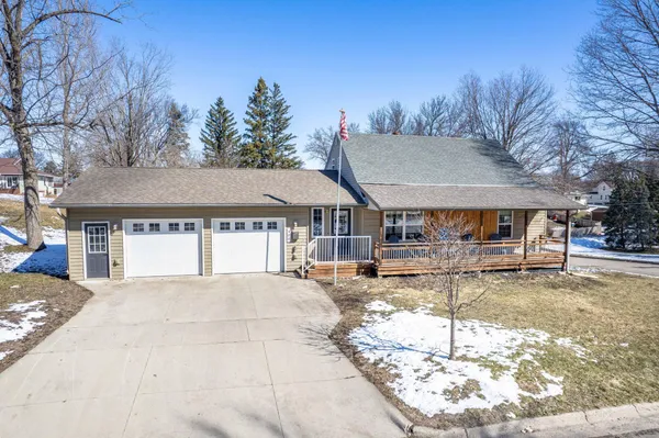$230,000 | 400 West Douglas Avenue, Fergus Falls, MN 56537