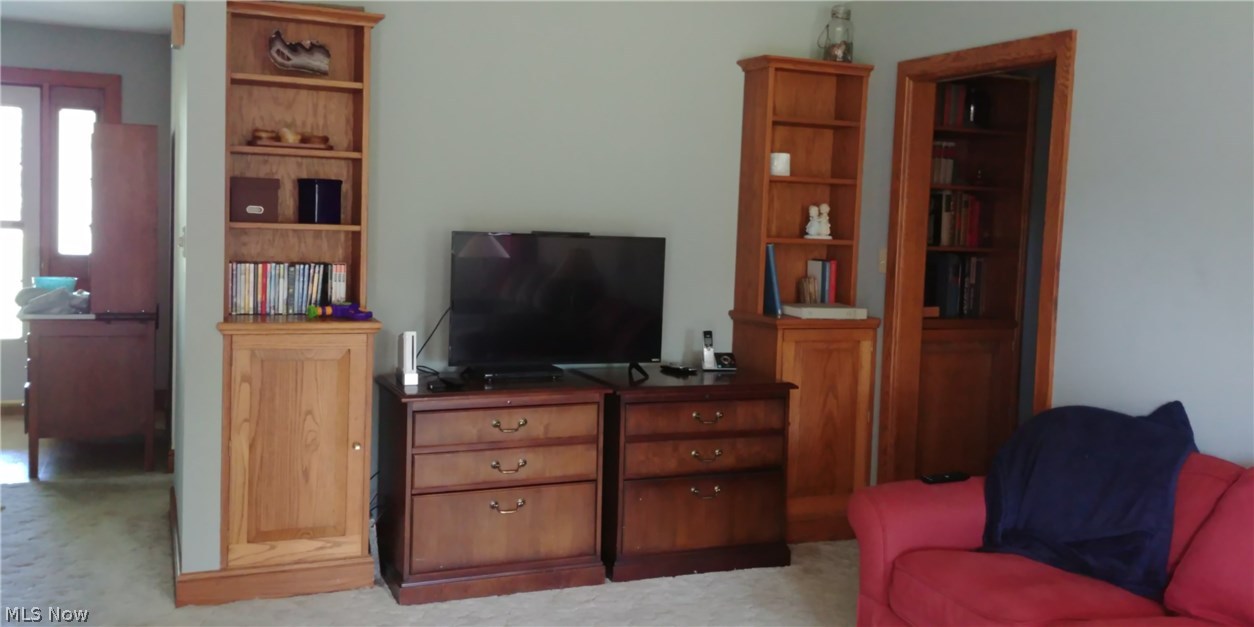16220 Mason Road Vermilion, OH 44089 - Photo 9 of 29 Another view of Living Room