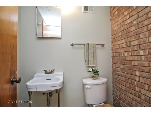 1175 Waukegan Road Deerfield, IL 60015 - Photo 8 of 14