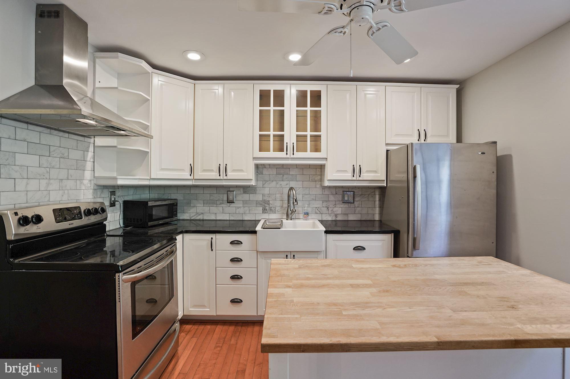 2050 Winged Foot Court Reston, VA 20191 - Photo 2 of 32 Kitchen