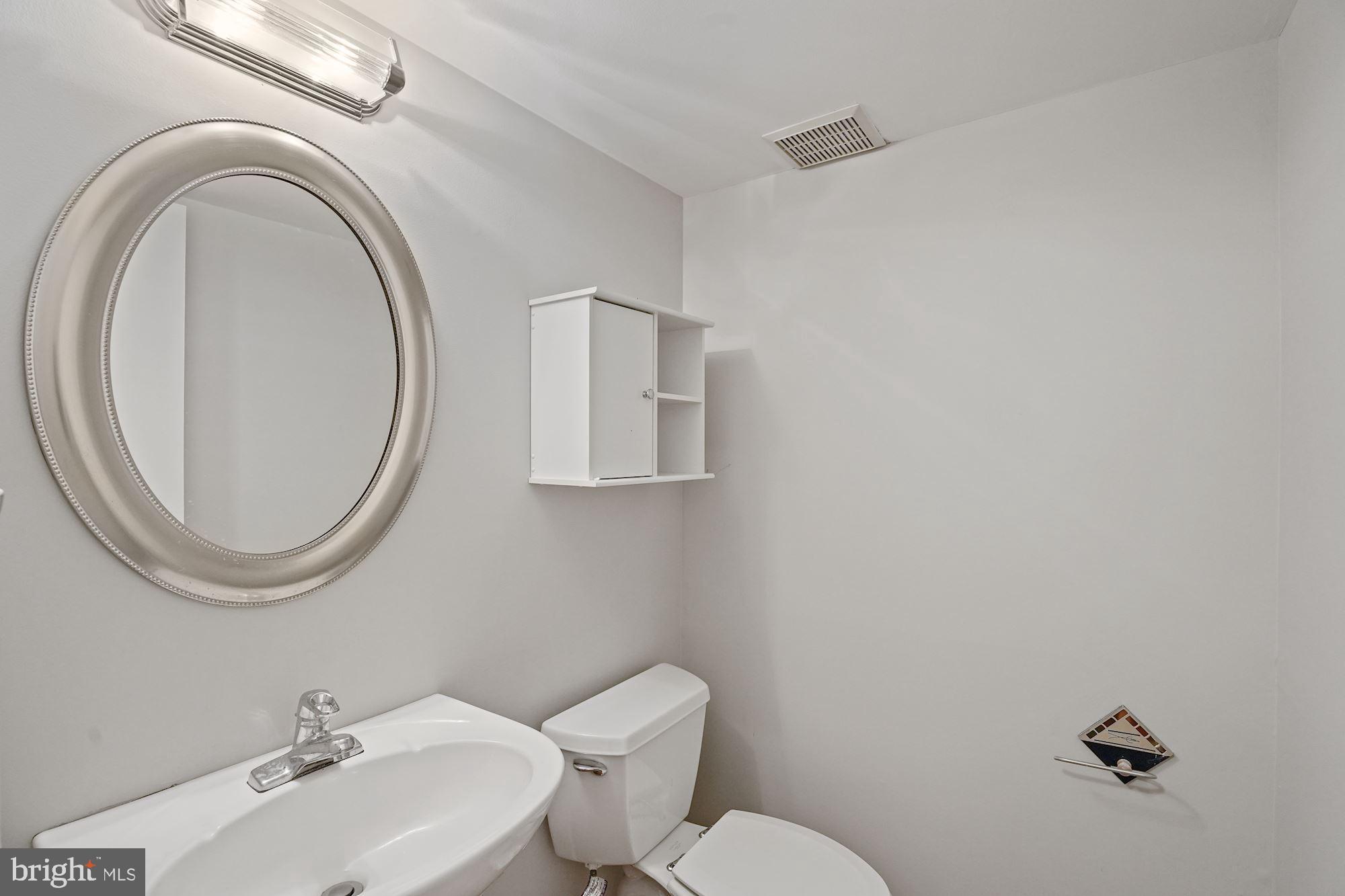 2050 Winged Foot Court Reston, VA 20191 - Photo 11 of 32 Powder Room