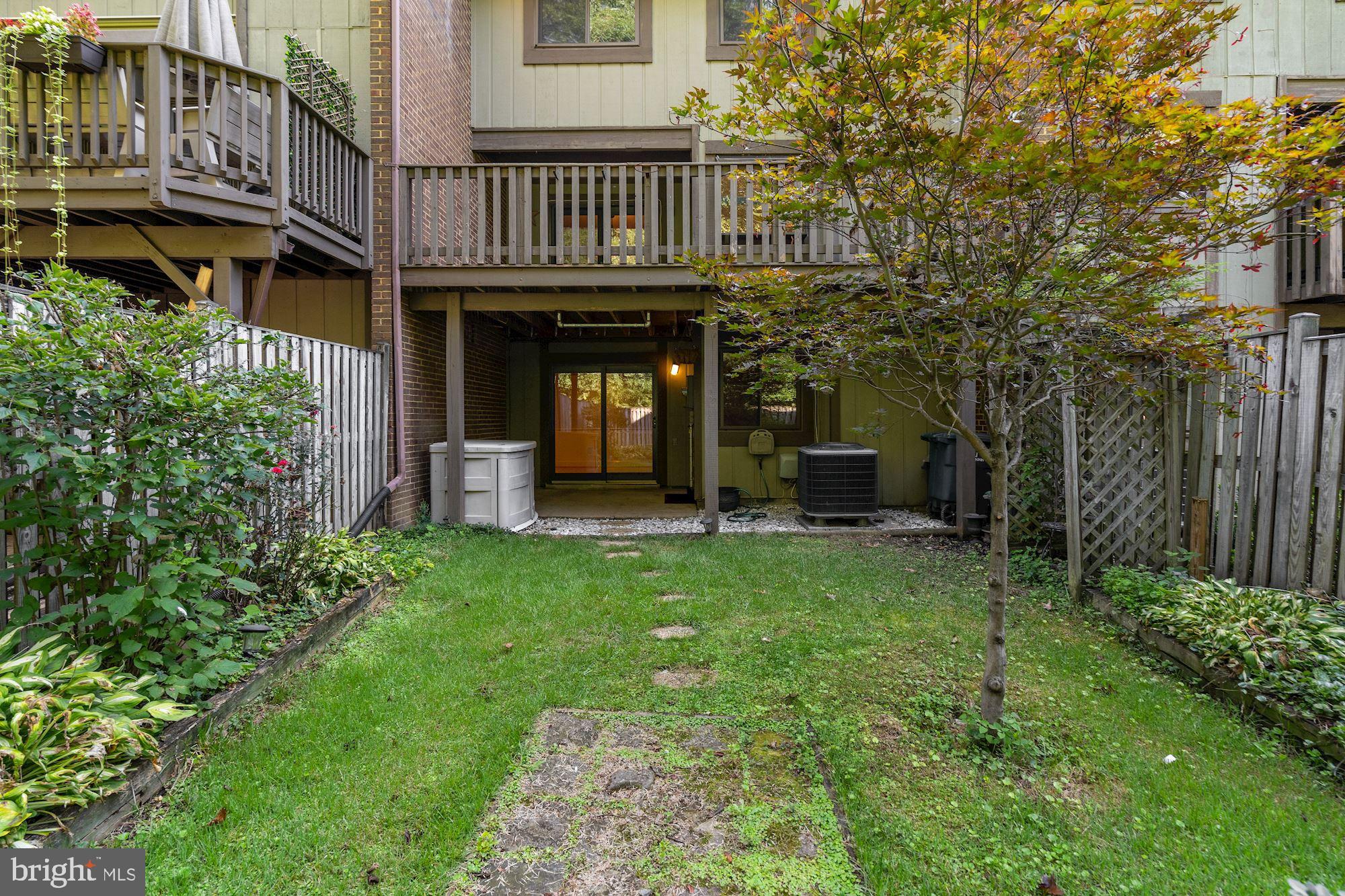 2050 Winged Foot Court Reston, VA 20191 - Photo 26 of 32 Exterior Rear