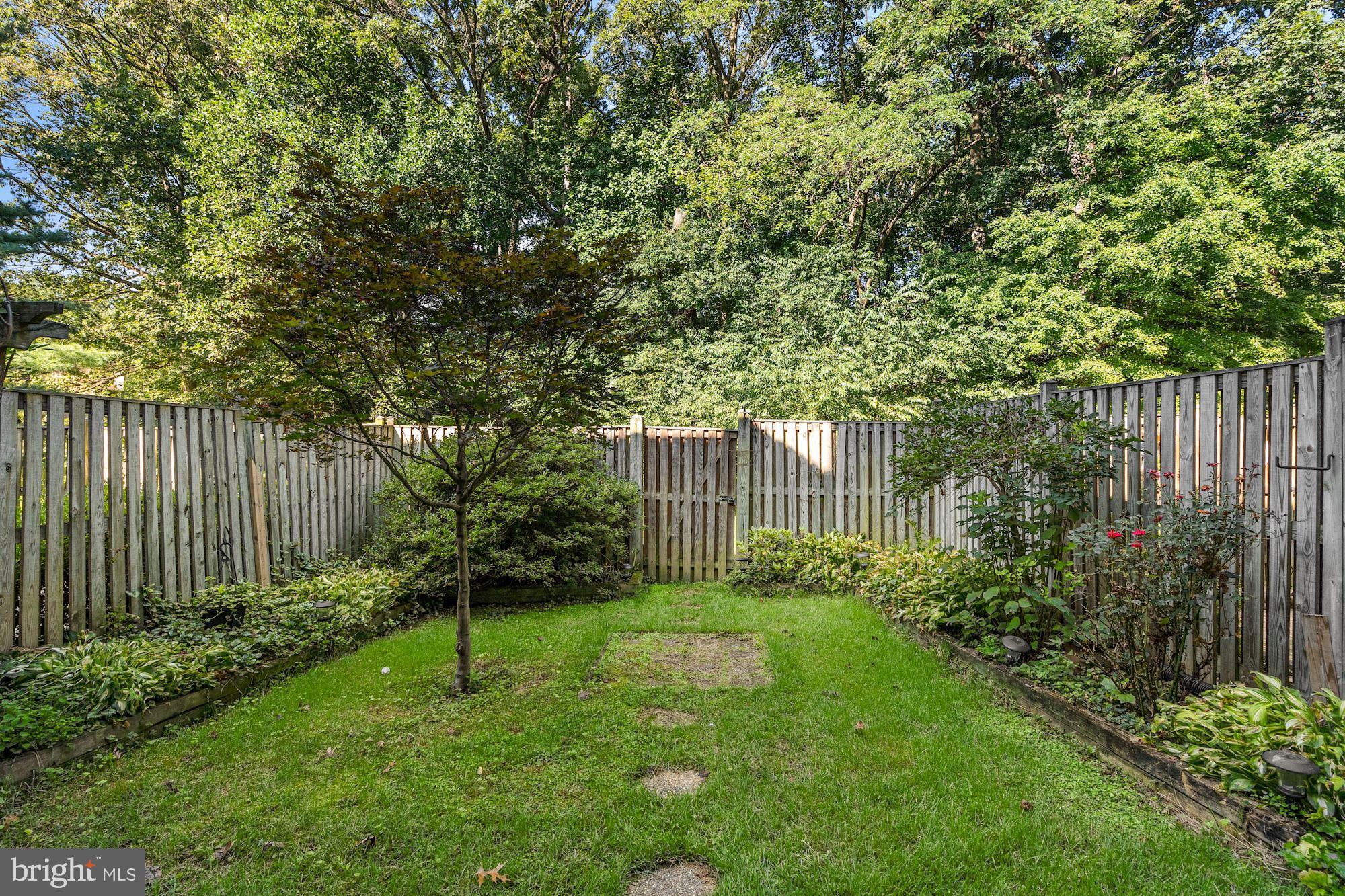 2050 Winged Foot Court Reston, VA 20191 - Photo 28 of 32 Exterior Rear