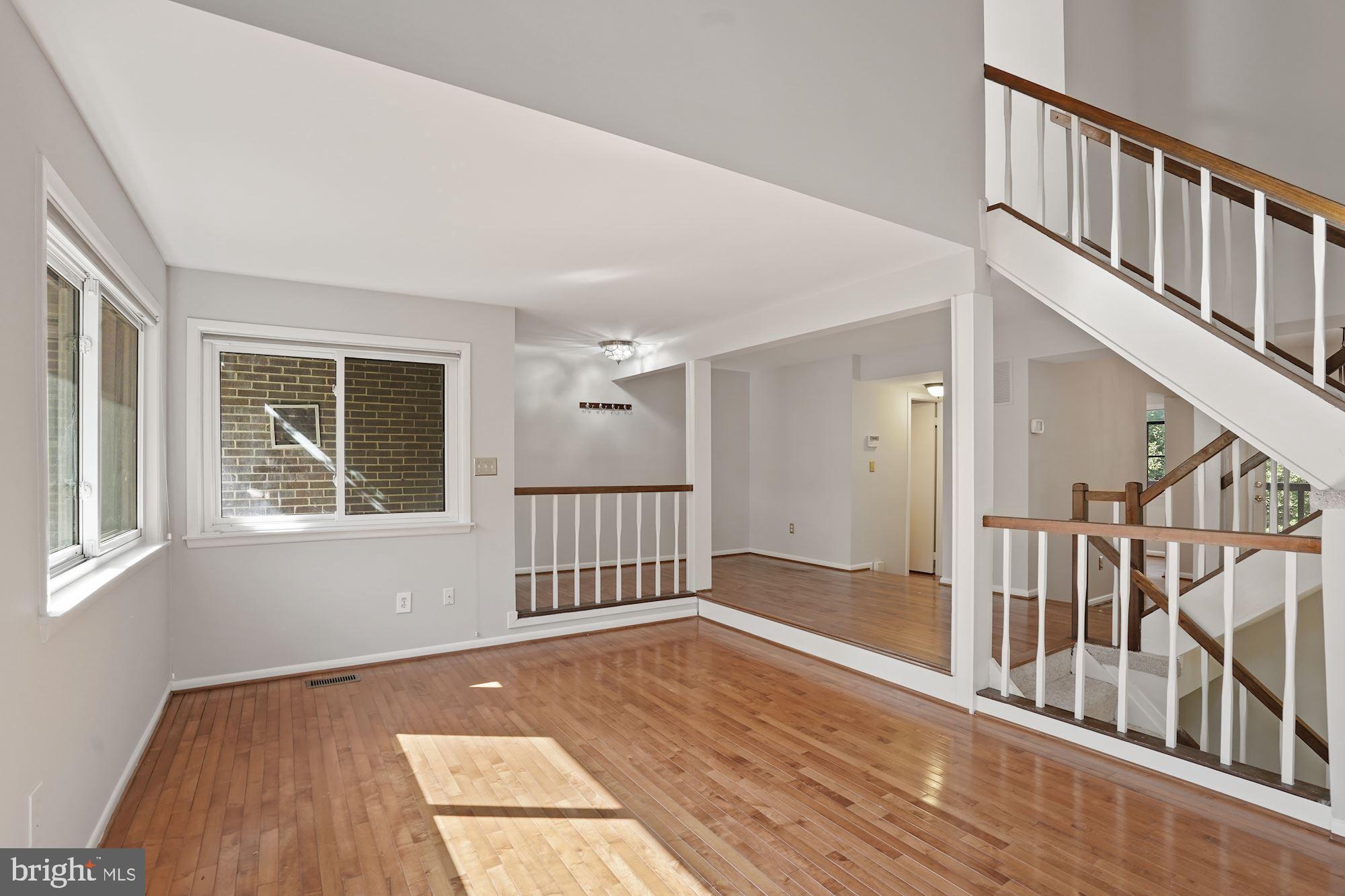 2050 Winged Foot Court Reston, VA 20191 - Photo 6 of 32 Living Room