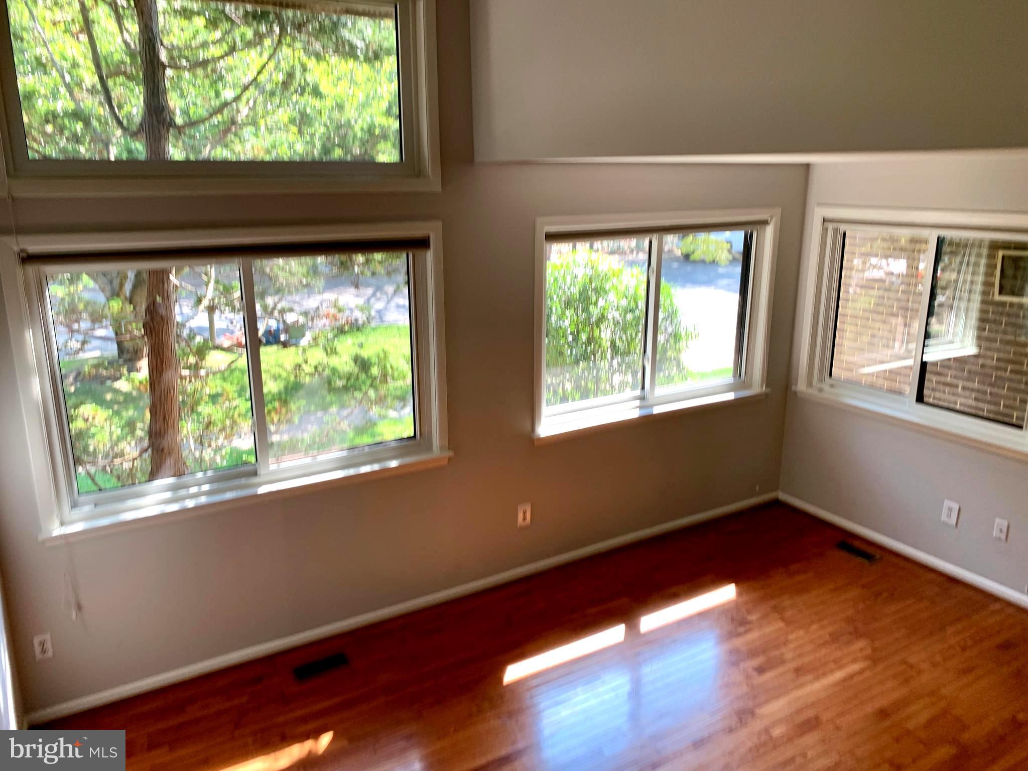 2050 Winged Foot Court Reston, VA 20191 - Photo 7 of 32 Living Room