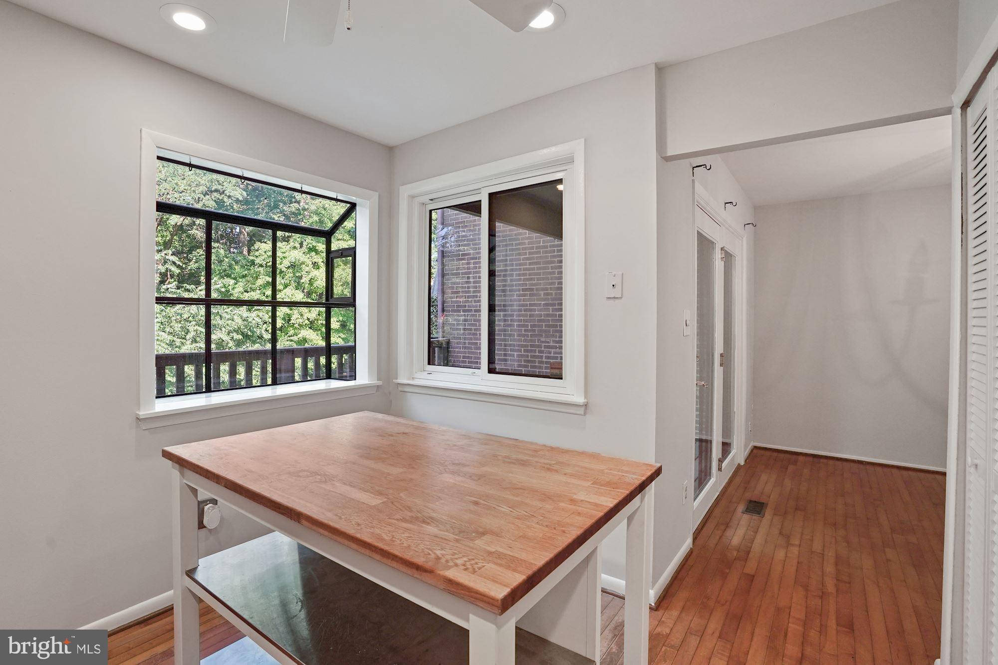 2050 Winged Foot Court Reston, VA 20191 - Photo 9 of 32 Kitchen