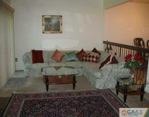 907 Timber Oaks Road Edison, NJ 08820 - Photo 6 of 8