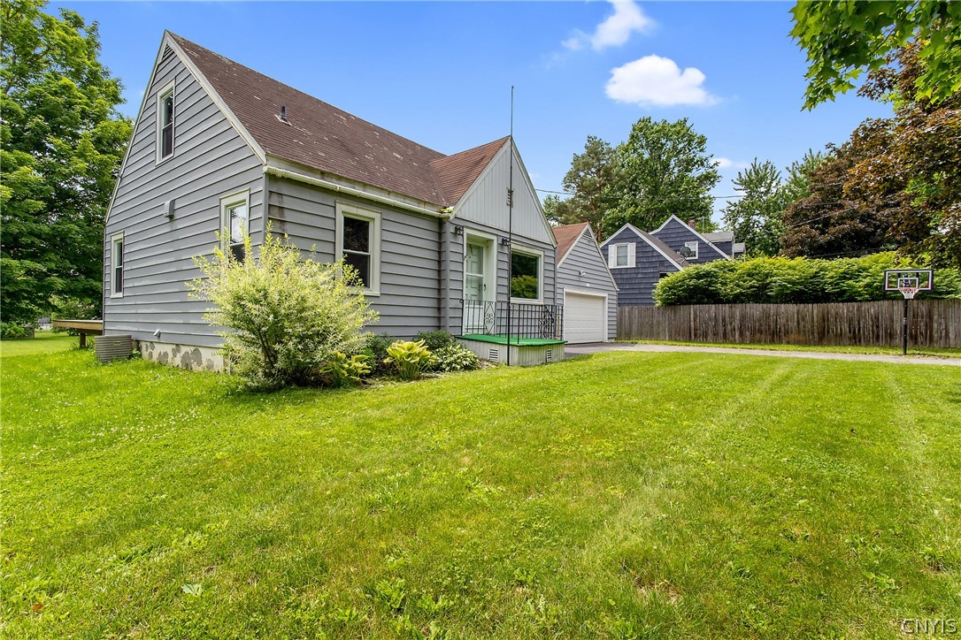 116 Richmond Road East Manlius, NY 13057 - Photo 3 of 36