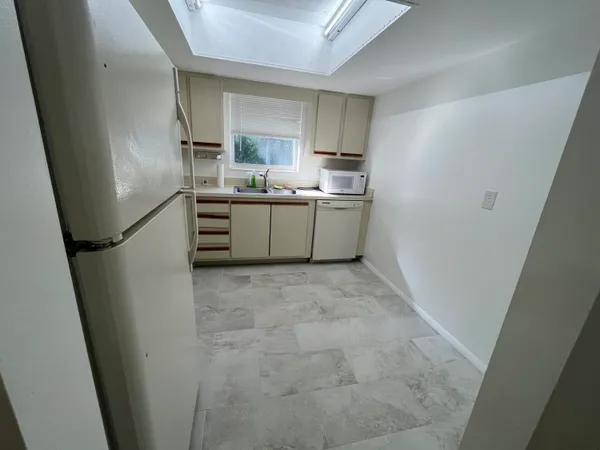 $225,000 | 658 Northeast 6th Court, Unit L, Boynton Beach, FL 33435