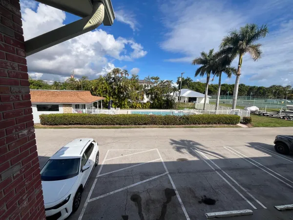 $225,000 | 658 Northeast 6th Court, Unit L, Boynton Beach, FL 33435