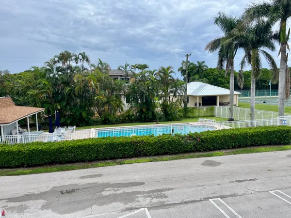$225,000 | 658 Northeast 6th Court, Unit L, Boynton Beach, FL 33435