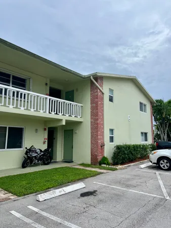 $225,000 | 658 Northeast 6th Court, Unit L, Boynton Beach, FL 33435