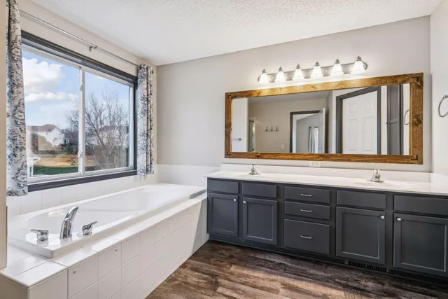 $600,000 | 8918 Horizon Drive, Shakopee, MN 55379