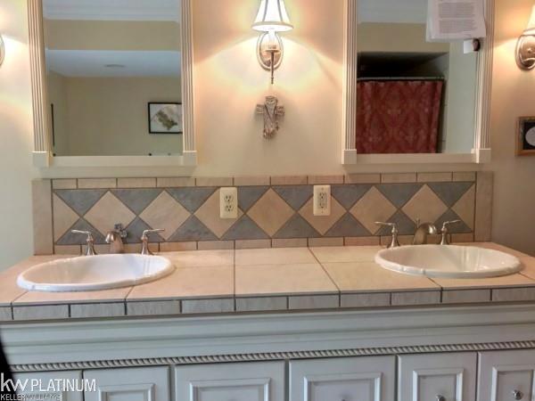 3861 State Road Fort Gratiot, MI 48059 - Photo 15 of 62 31321054-14.JPG