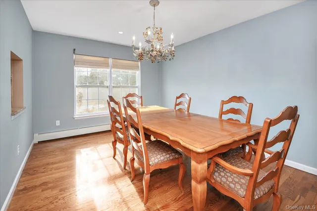 $925,000 | 14 Donna Place, East Islip, NY 11730