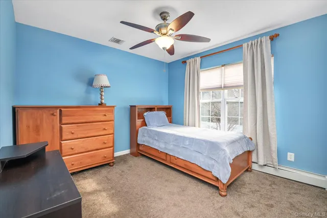 $925,000 | 14 Donna Place, East Islip, NY 11730