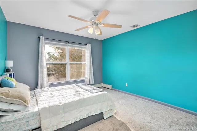 $925,000 | 14 Donna Place, East Islip, NY 11730