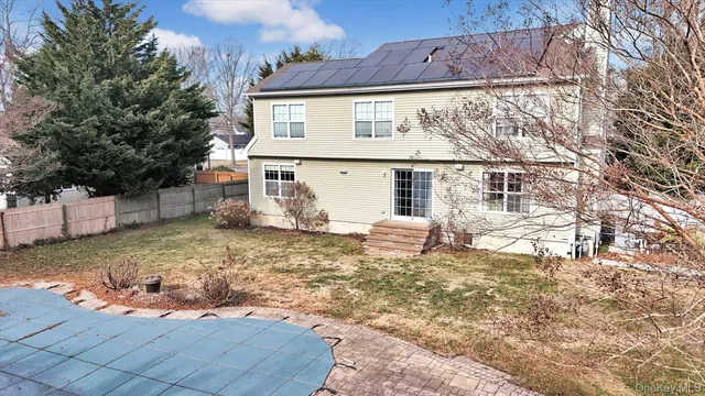$925,000 | 14 Donna Place, East Islip, NY 11730