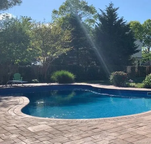 $925,000 | 14 Donna Place, East Islip, NY 11730