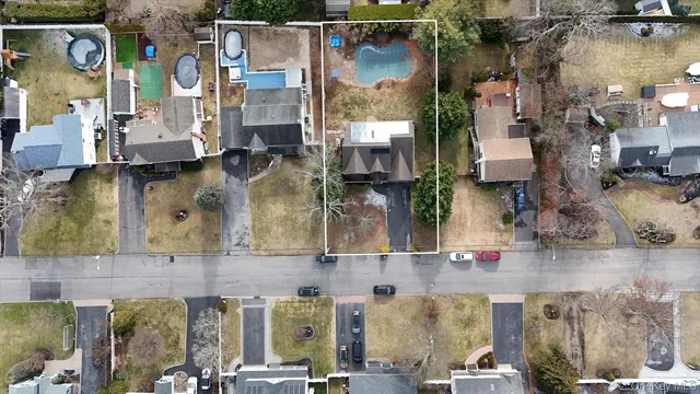 $925,000 | 14 Donna Place, East Islip, NY 11730