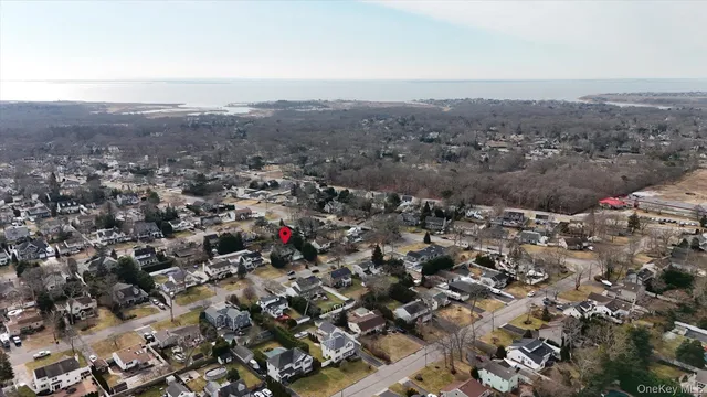 $925,000 | 14 Donna Place, East Islip, NY 11730