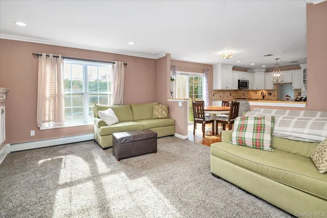 $925,000 | 14 Donna Place, East Islip, NY 11730