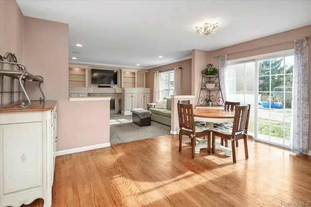 $925,000 | 14 Donna Place, East Islip, NY 11730