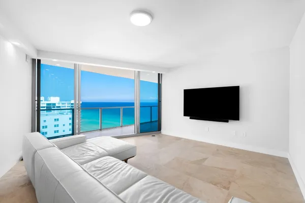 $1,999,000 | 3101 South Ocean Drive, Unit 1807, Hollywood, FL 33019