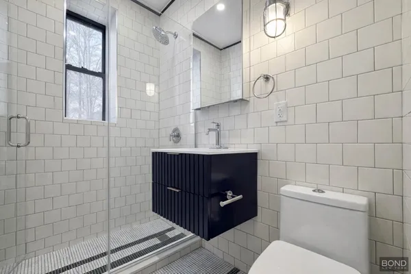 $5,900 | 1031 Lorimer Street, Unit 2 | Greenpoint