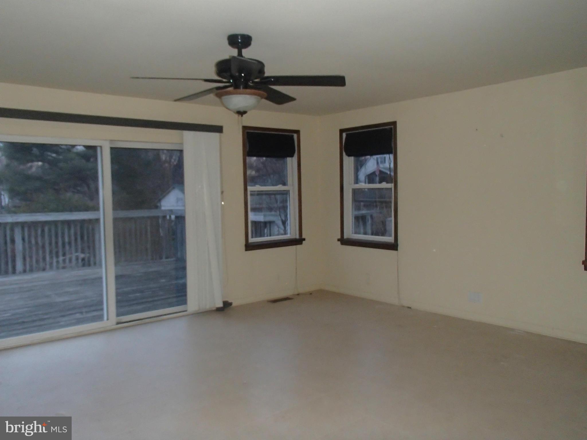 8611 North Point Road Baltimore, MD 21219 - Photo 8 of 16 Family Room