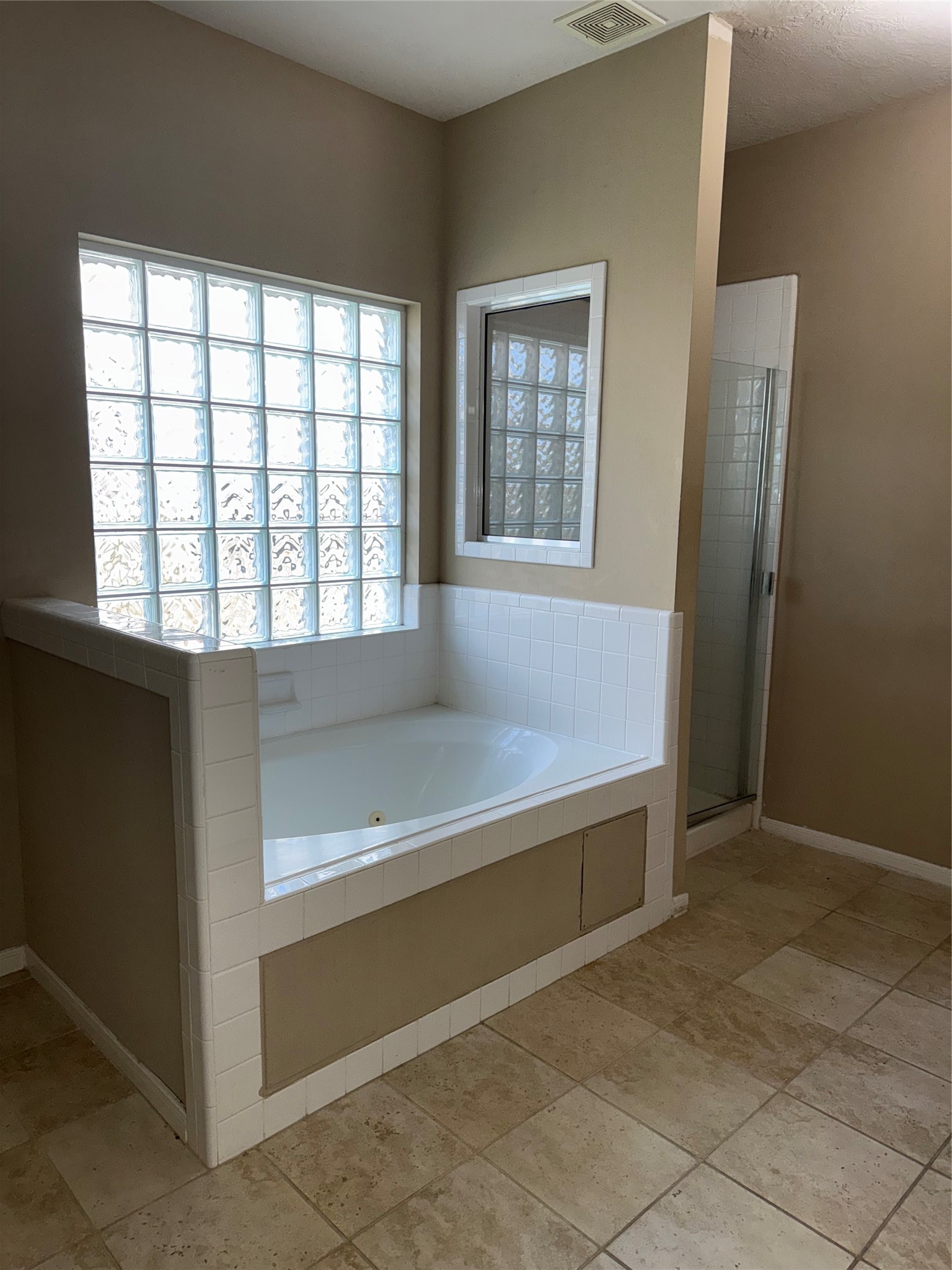 14009 Hollow Canyon Lane Rosharon, TX 77583 - Photo 10 of 19 Primary Bathroom