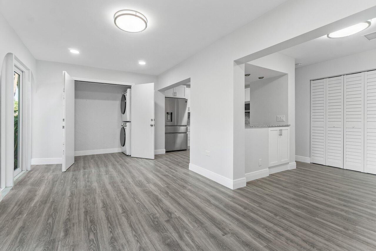 6652 Via Regina Boca Raton, FL 33433 - Photo 8 of 32 005-6652ViaRegina-BocaRaton-FL-33433-SMA