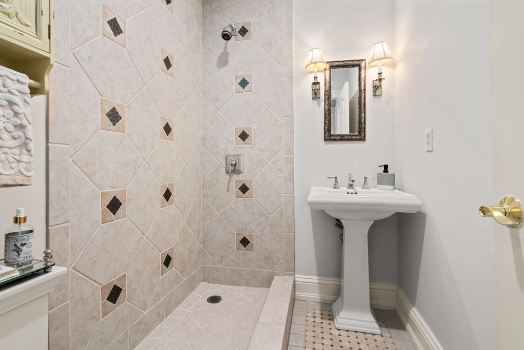 167 Salisbury Road, Unit 1 Brookline, MA 02445 - Photo 12 of 23
