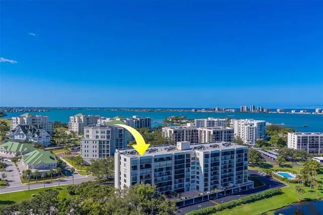 $375,000 | 220 Belleview Boulevard, Unit 504, Belleair, FL 33756