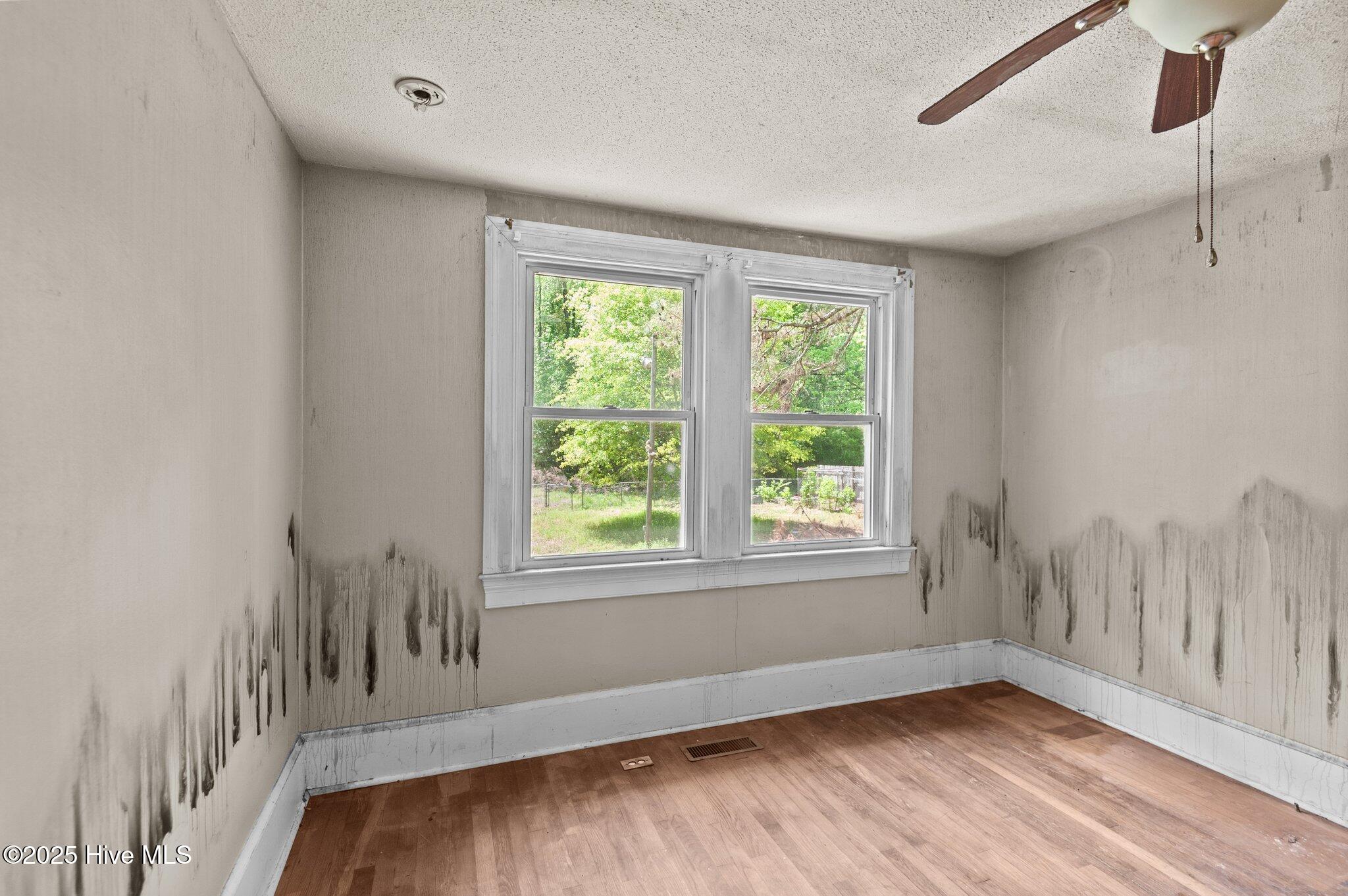 904 Liberty Hill Road Kinston, NC 28501 - Photo 25 of 53 3rd Bedroom