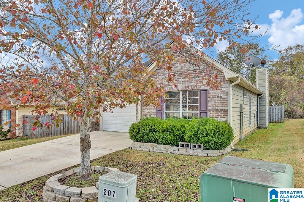 207 Carrington Lane Calera, AL 35040 - Photo 2 of 23