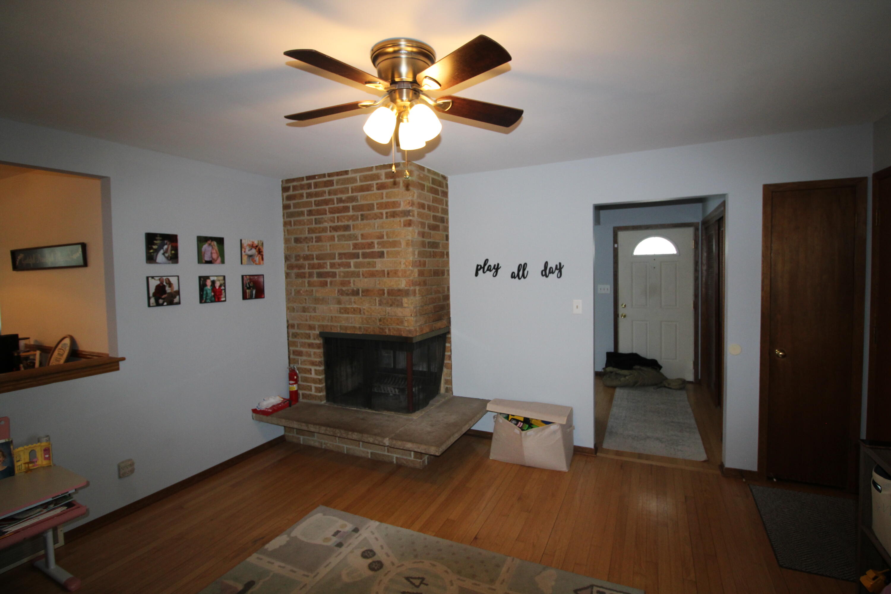 5009 67th Street Kenosha, WI 53142 - Photo 3 of 30 IMG_0421