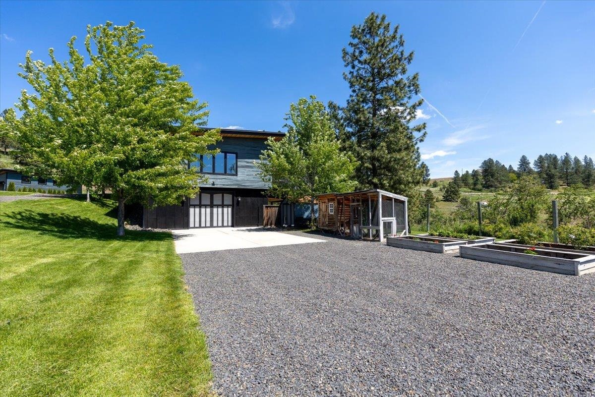17323 North Lower Greenbluff Road Colbert, WA 99005 - Photo 28 of 47
