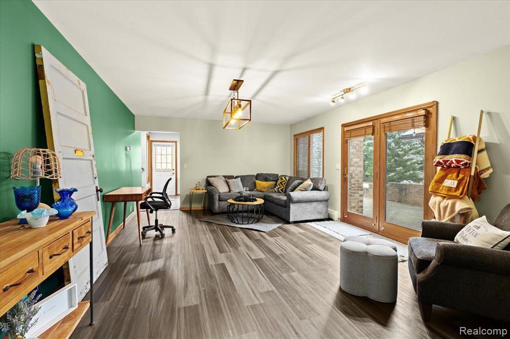 1415 Rose Center Road Fenton, MI 48430 - Photo 12 of 40