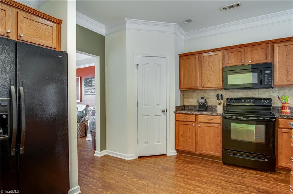 725 Spinning Wheel Point High Point, NC 27265 - Photo 3 of 27 Gallery Image 3