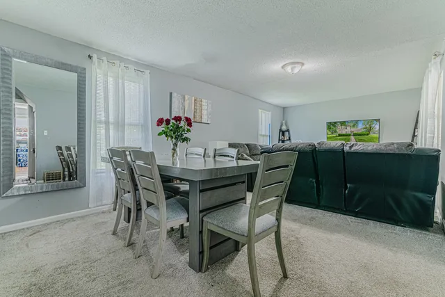 $242,900 | 552 Walnut Avenue, Elgin, IL 60123