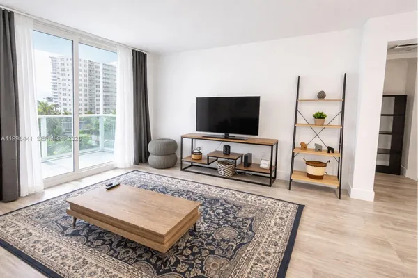 $2,750 | 1035 West Avenue, Unit 707, Miami Beach, FL 33139