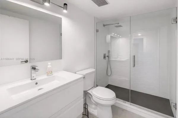 $2,750 | 1035 West Avenue, Unit 707, Miami Beach, FL 33139