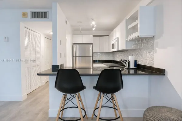 $2,750 | 1035 West Avenue, Unit 707, Miami Beach, FL 33139
